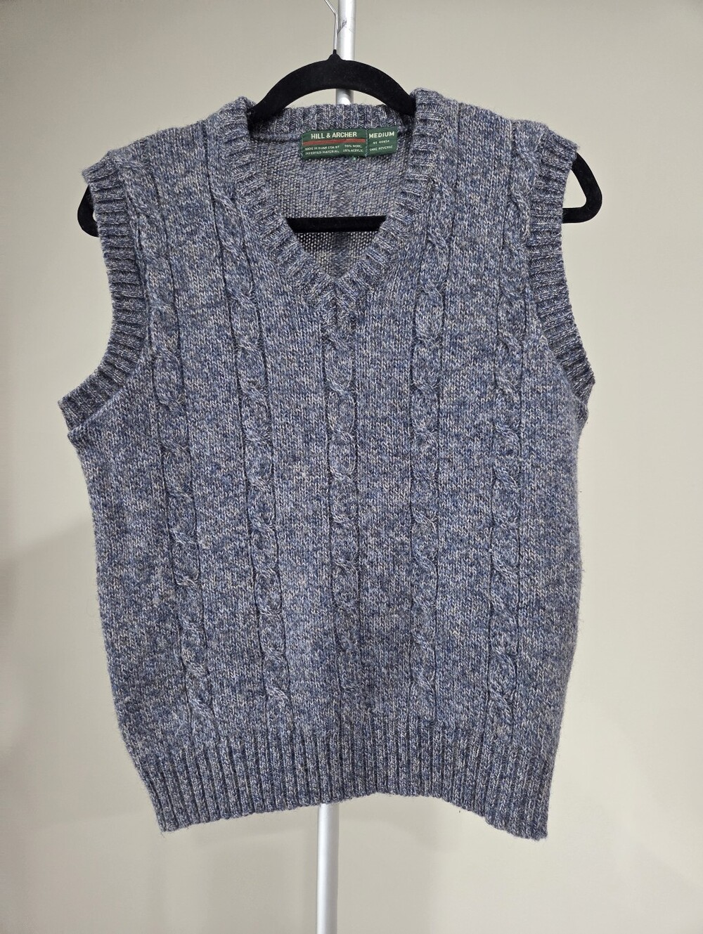 Vintage Hill and Archer Cable-Knit V-Neck Sweater Vest in Blue Sz.M